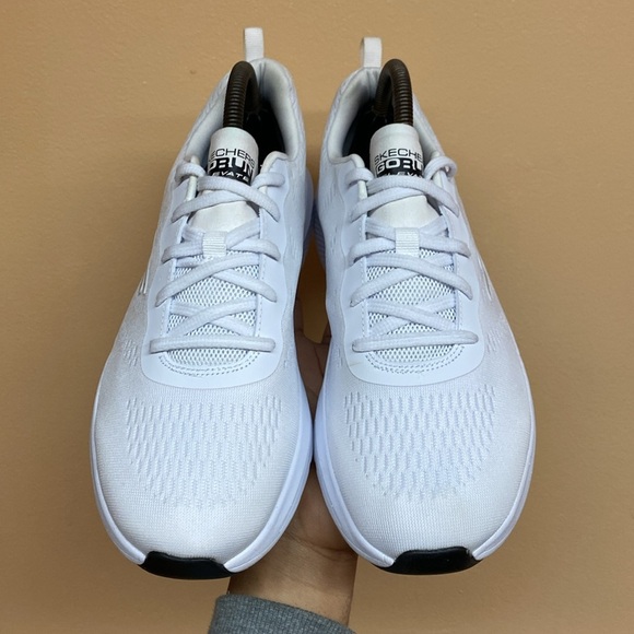 Skechers Go Run Elevate “White Black” - Picture 4 of 17